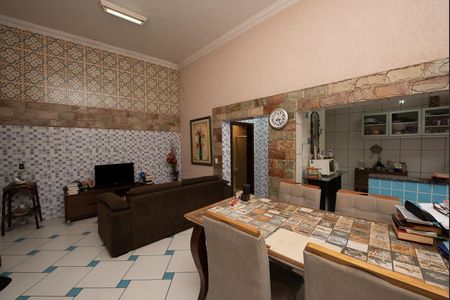 Casa à venda com 360m², 4 quartos e 2 vagas