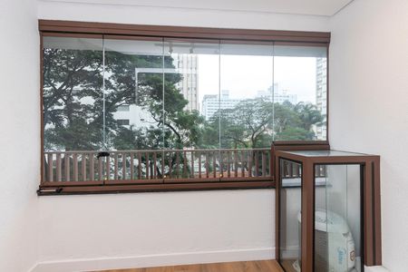 Varanda de kitnet/studio à venda com 1 quarto, 28m² em Campo Belo, São Paulo