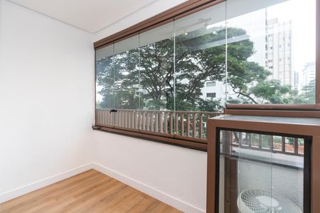 Varanda de kitnet/studio à venda com 1 quarto, 28m² em Campo Belo, São Paulo