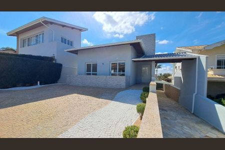 Casa à venda com 325m², 3 quartos e 4 vagas