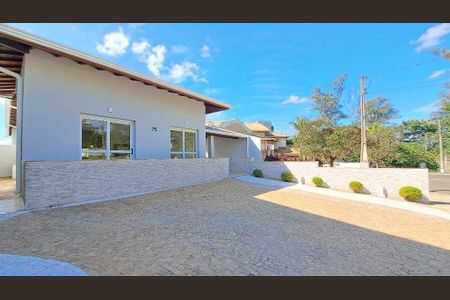 Casa à venda com 325m², 3 quartos e 4 vagas