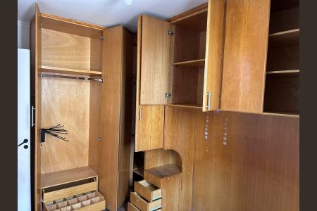 Quarto de apartamento à venda com 2 quartos, 50m² em Jardim Santa Rosa, Taboão da Serra