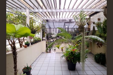 Casa à venda com 556m², 3 quartos e 5 vagas Casa à venda com 556m², 3 quartos e 5 vagasVaranda