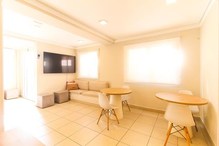 Apartamento para alugar com 32m², 2 quartos e sem vaga Apartamento para alugar com 32m², 2 quartos e sem vagaÁrea comum - Salão de festas
