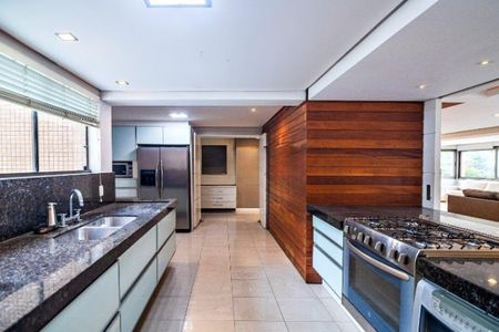 Apartamento para alugar com 264m², 3 quartos e 2 vagas