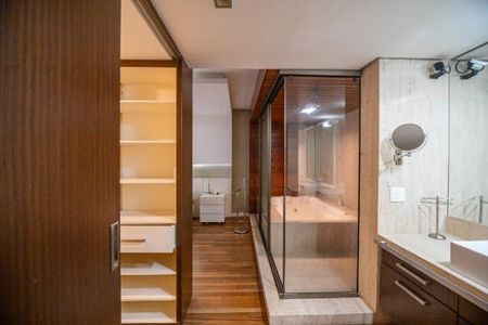 Apartamento para alugar com 264m², 3 quartos e 2 vagas