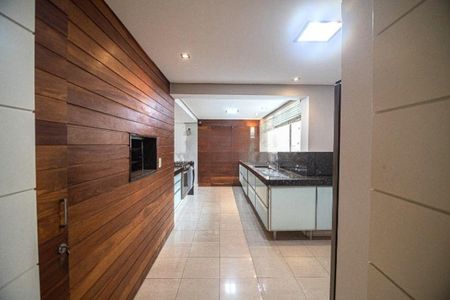Apartamento para alugar com 264m², 3 quartos e 2 vagas