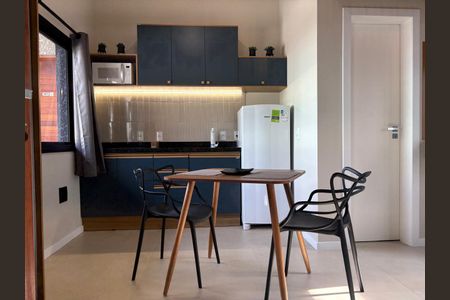 Cozinha de kitnet/studio para alugar com 1 quarto, 28m² em Forquilhinhas, São José