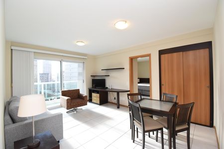 Sala de apartamento para alugar com 1 quarto, 57m² em Centro, Curitiba