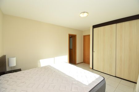Suíte de apartamento para alugar com 1 quarto, 57m² em Centro, Curitiba