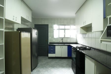 Casa à venda com 163m², 2 quartos e 2 vagas Casa à venda com 163m², 2 quartos e 2 vagasCozinha