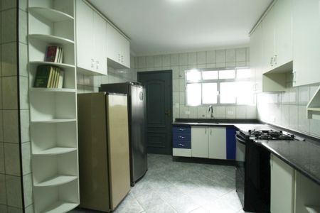 Casa à venda com 163m², 2 quartos e 2 vagas Casa à venda com 163m², 2 quartos e 2 vagasCozinha