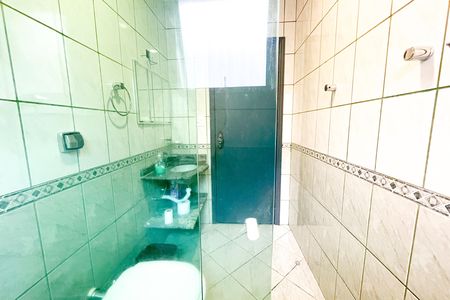 Casa à venda com 163m², 2 quartos e 2 vagas Casa à venda com 163m², 2 quartos e 2 vagasBanheiro