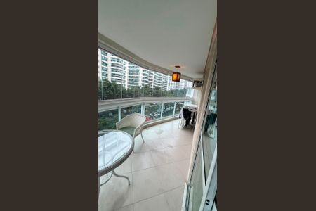 Apartamento para alugar com 99m², 3 quartos e 1 vaga Apartamento para alugar com 99m², 3 quartos e 1 vagaVaranda