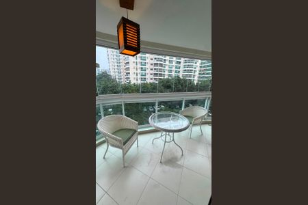 Apartamento para alugar com 99m², 3 quartos e 1 vaga Apartamento para alugar com 99m², 3 quartos e 1 vagaVaranda