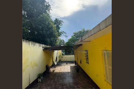 Casa à venda com 4 quartos, 434m² em Parque Maria Domitila, São Paulo