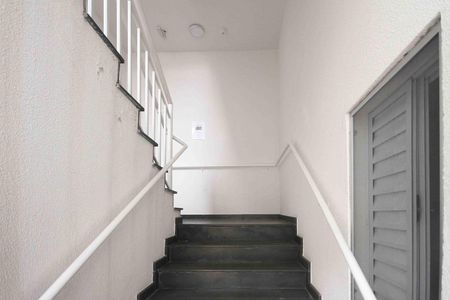 Studio para alugar com 30m², 1 quarto e sem vaga Studio para alugar com 30m², 1 quarto e sem vagaescada