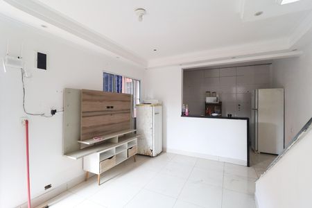 Casa para alugar com 3 quartos, 50m² em Vila Fidalgo, São Paulo
