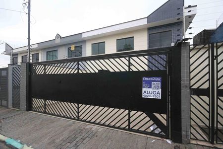 Casa para alugar com 70m², 2 quartos e 3 vagas Casa para alugar com 70m², 2 quartos e 3 vagasFachada