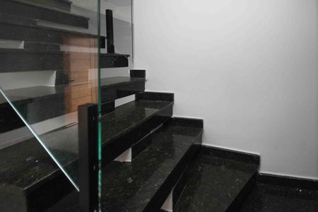 Casa para alugar com 116m², 3 quartos e 4 vagasEscada
