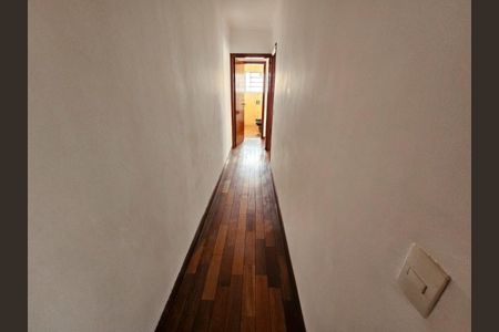 Casa à venda com 130m², 3 quartos e 4 vagas Casa à venda com 130m², 3 quartos e 4 vagasCorredor