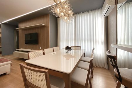 Apartamento à venda com 54m², 2 quartos e 2 vagasSala de jantar