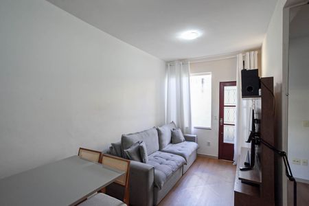 Casa de condomínio à venda com 58m², 2 quartos e 1 vaga Casa de condomínio à venda com 58m², 2 quartos e 1 vagaSala