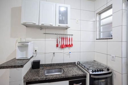 Cozinha de casa de condomínio à venda com 2 quartos, 58m² em Nacional, Contagem