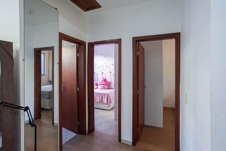 Corredor de casa de condomínio à venda com 2 quartos, 58m² em Nacional, Contagem