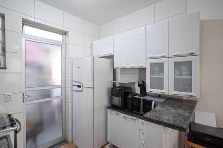 Cozinha de casa de condomínio à venda com 2 quartos, 58m² em Nacional, Contagem