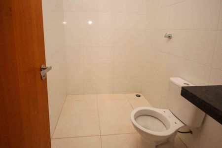 Casa para alugar com 68m², 2 quartos e 2 vagas Casa para alugar com 68m², 2 quartos e 2 vagasBanheiro da Suite