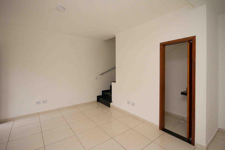 Sala de casa para alugar com 2 quartos, 68m² em Cidade Líder, São Paulo