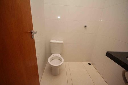 Casa para alugar com 68m², 2 quartos e 2 vagas Casa para alugar com 68m², 2 quartos e 2 vagasBanheiro da Suite 02