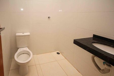 Casa para alugar com 68m², 2 quartos e 2 vagas Casa para alugar com 68m², 2 quartos e 2 vagasBanheiro da Suite 02