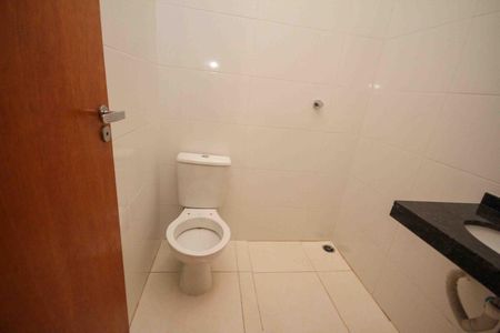 Casa para alugar com 68m², 2 quartos e 2 vagas Casa para alugar com 68m², 2 quartos e 2 vagasBanheiro da Suite 02