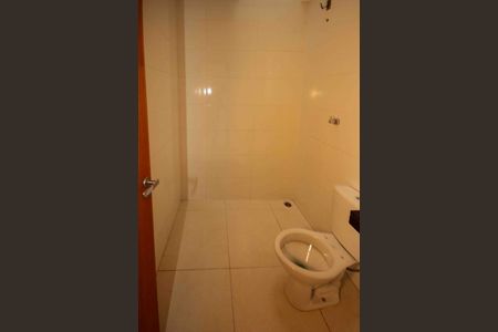 Casa para alugar com 68m², 2 quartos e 2 vagas Casa para alugar com 68m², 2 quartos e 2 vagasBanheiro da Suite