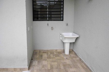 Casa para alugar com 68m², 2 quartos e 2 vagas Casa para alugar com 68m², 2 quartos e 2 vagasÁrea de Serviço