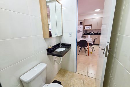 Banheiro de apartamento para alugar com 1 quarto, 45m² em Aviação, Praia Grande