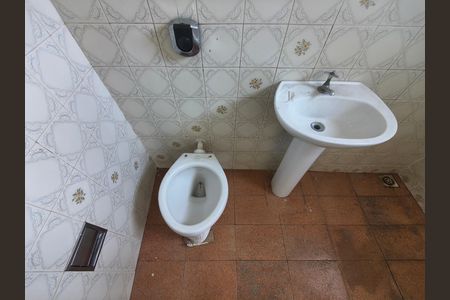 Casa para alugar com 100m², 4 quartos e sem vaga Casa para alugar com 100m², 4 quartos e sem vagaBanheiro