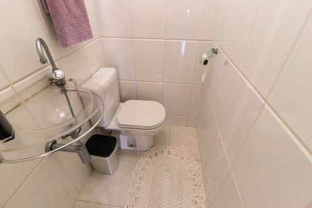 Casa à venda com 270m², 4 quartos e 5 vagas Casa à venda com 270m², 4 quartos e 5 vagasLavabo