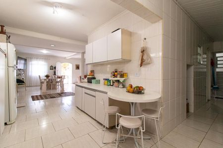Casa à venda com 270m², 4 quartos e 5 vagas Casa à venda com 270m², 4 quartos e 5 vagasCozinha - Armários