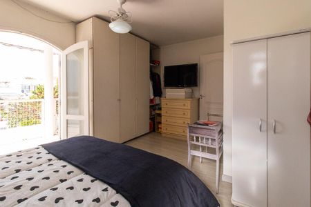 Casa à venda com 270m², 4 quartos e 5 vagas Casa à venda com 270m², 4 quartos e 5 vagasQuarto 2 - Suíte