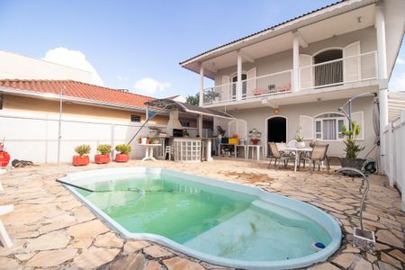 Casa à venda com 270m², 4 quartos e 5 vagas Casa à venda com 270m², 4 quartos e 5 vagasÁrea comum - Piscina