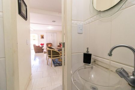 Casa à venda com 270m², 4 quartos e 5 vagas Casa à venda com 270m², 4 quartos e 5 vagasLavabo