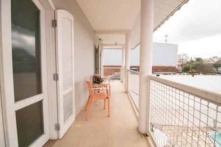 Casa à venda com 270m², 4 quartos e 5 vagas Casa à venda com 270m², 4 quartos e 5 vagasVaranda