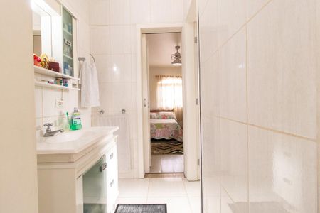 Casa à venda com 270m², 4 quartos e 5 vagas Casa à venda com 270m², 4 quartos e 5 vagasBanheiro 1