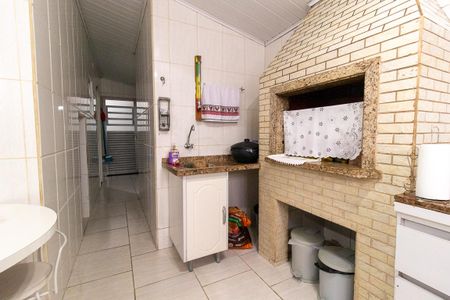 Casa à venda com 270m², 4 quartos e 5 vagas Casa à venda com 270m², 4 quartos e 5 vagasCozinha - Armários
