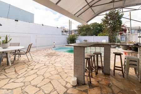 Casa à venda com 270m², 4 quartos e 5 vagas Casa à venda com 270m², 4 quartos e 5 vagasÁrea comum