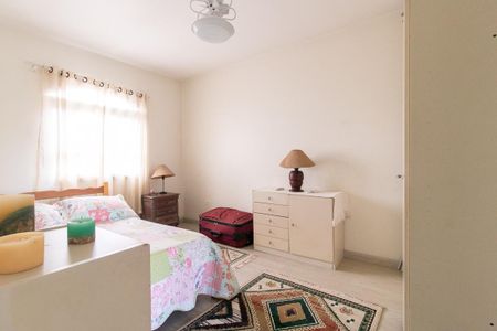 Casa à venda com 270m², 4 quartos e 5 vagas Casa à venda com 270m², 4 quartos e 5 vagasQuarto 1