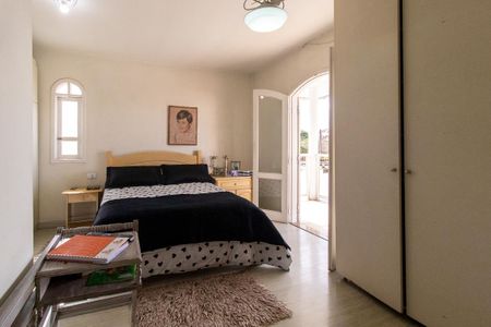 Casa à venda com 270m², 4 quartos e 5 vagas Casa à venda com 270m², 4 quartos e 5 vagasQuarto 2 - Suíte